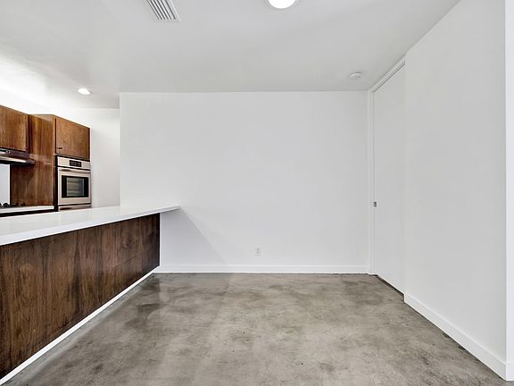 5th image of 1147 N Clark St APT 104