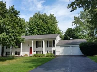 127 Brentwood Dr, Penfield, NY 14526