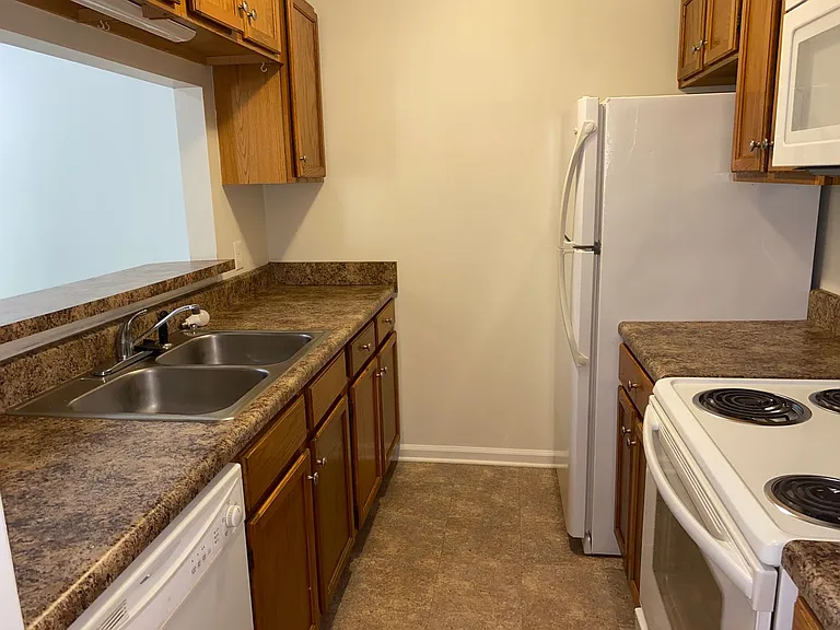 401 W Main St — Photo 7