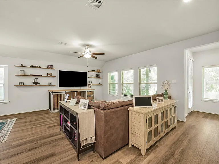221 Woods Rose Ct — Photo 5