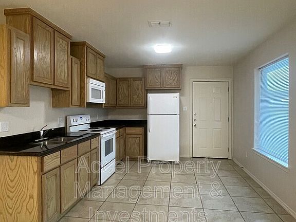3rd image of 415 Pirul St APT 3