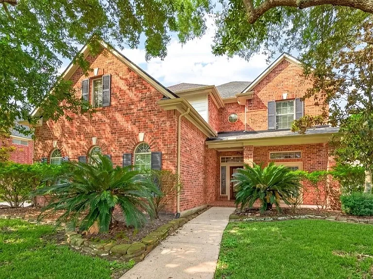 8110 Clearwater Xing — Photo 2