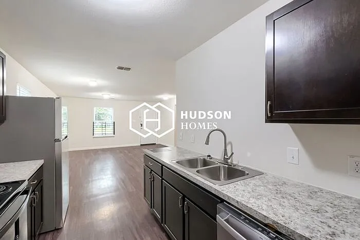 3627 Sidney St — Photo 6