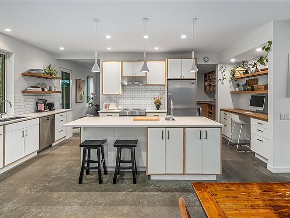 2nd image of 1230 Burnside Rd W