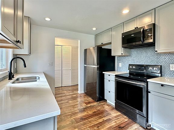 4th image of 7544 Mesplay Avenue SE