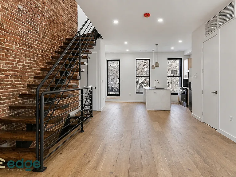 181 Kosciuszko St #2B — Photo 2