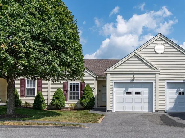 61 Elizabeth Circle #61, Newtown, CT 06482