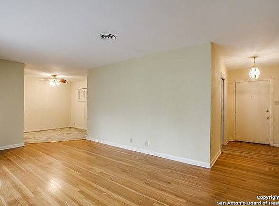 4th image of 330 Larkwood Dr