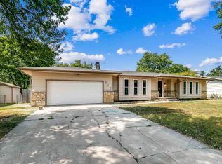 317 N Bentwood Dr, Rose Hill, KS 67133