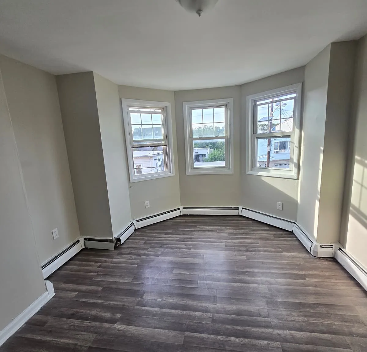 3 bed, $1,950 — Photo 4