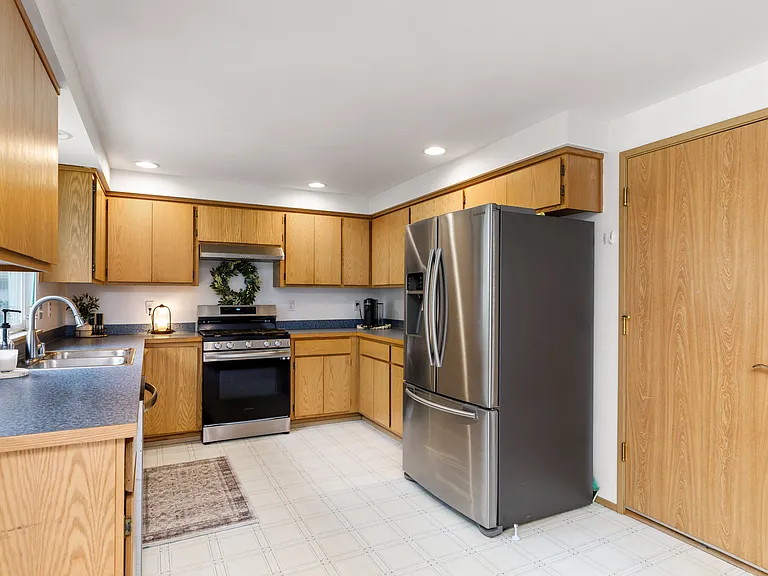 1257 Russell Dr — Photo 9