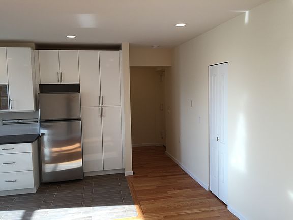 3rd image of 25 W. Broadway #214