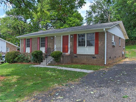 4th image of 2328 Glenhaven Dr