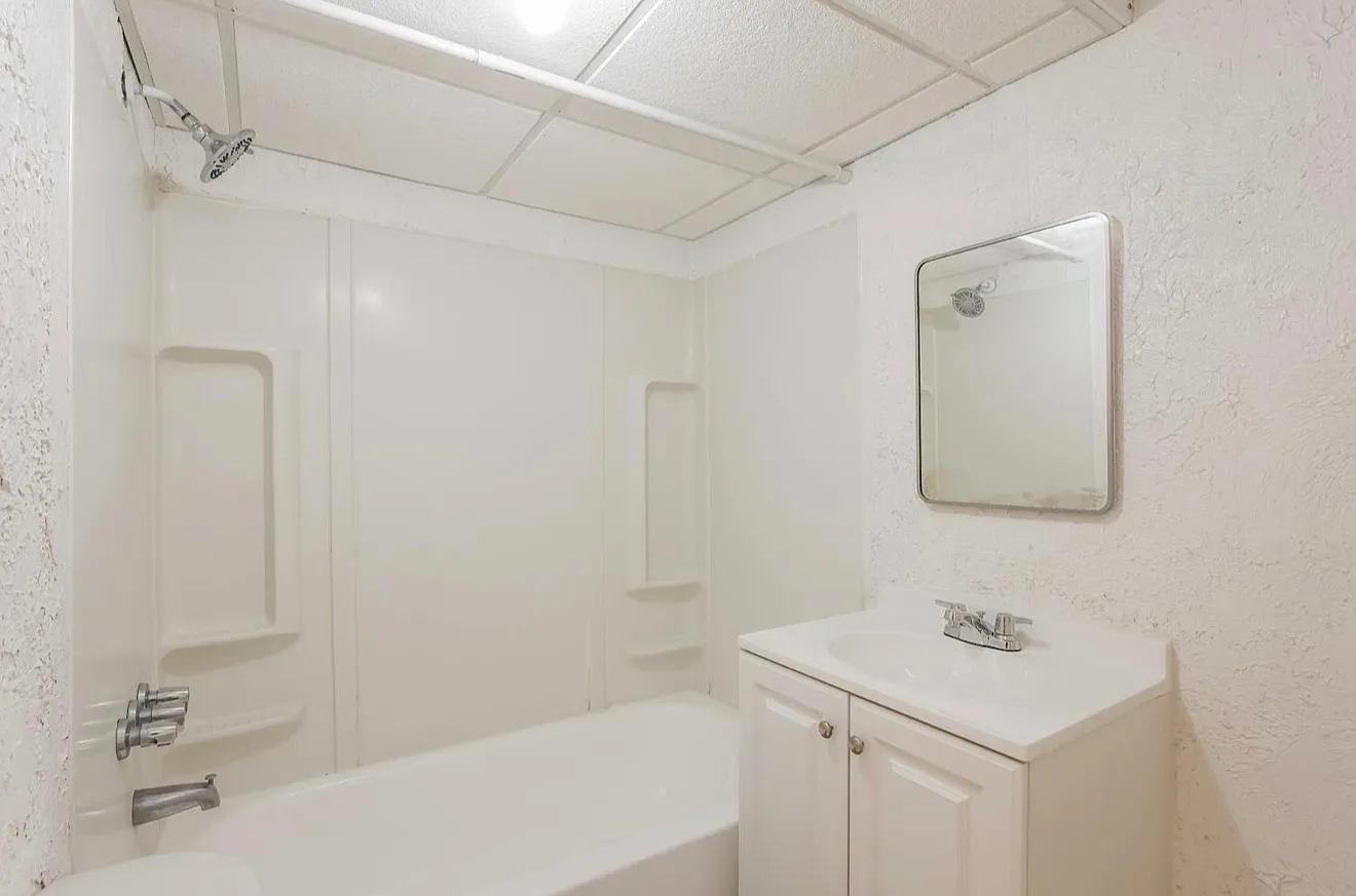 3 bed, 2240 sqft, $1,550 — Photo 4