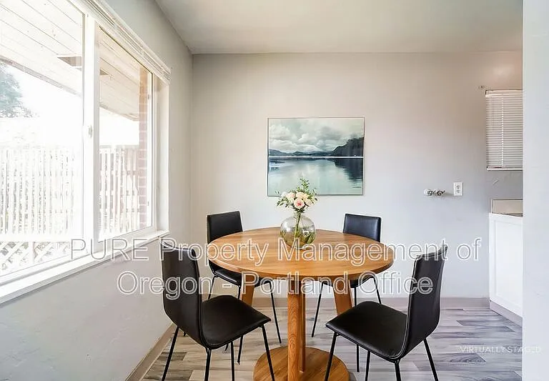 1049 SE Walnut St #7 — Photo 3