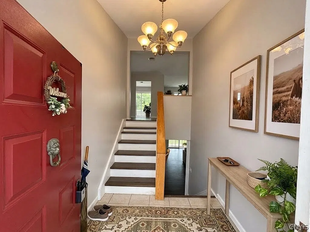 3 bed, 2.0 bath, 3808 sqft, $2,200 — Photo 4
