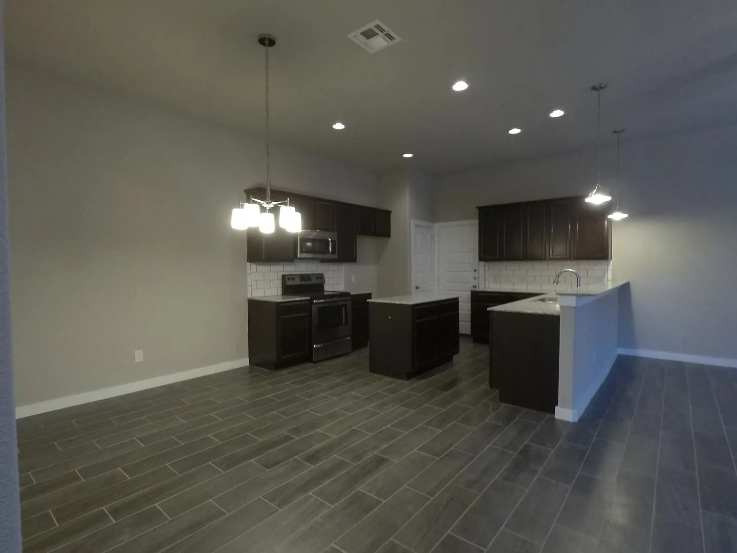 Beautiful 3 Bedroom Townhouse Located In Bastrop, Texas! — Photo 3