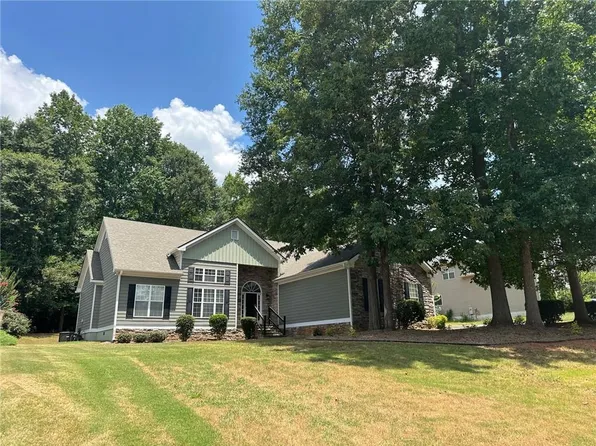 68 Glencrest Dr, Commerce, GA 30529