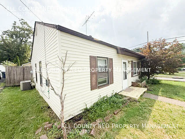 Coming Soon! Lovely House Located In Firestone Park — Photo 2