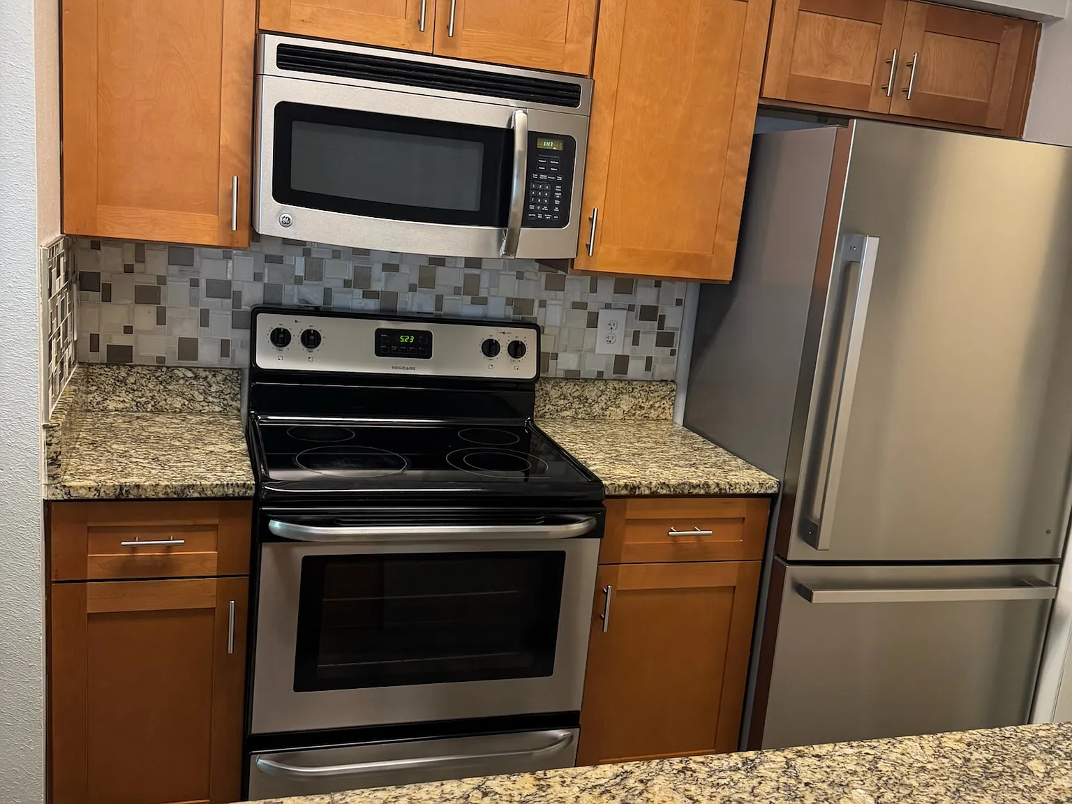2 bed, 937 sqft, $1,600 — Photo 2