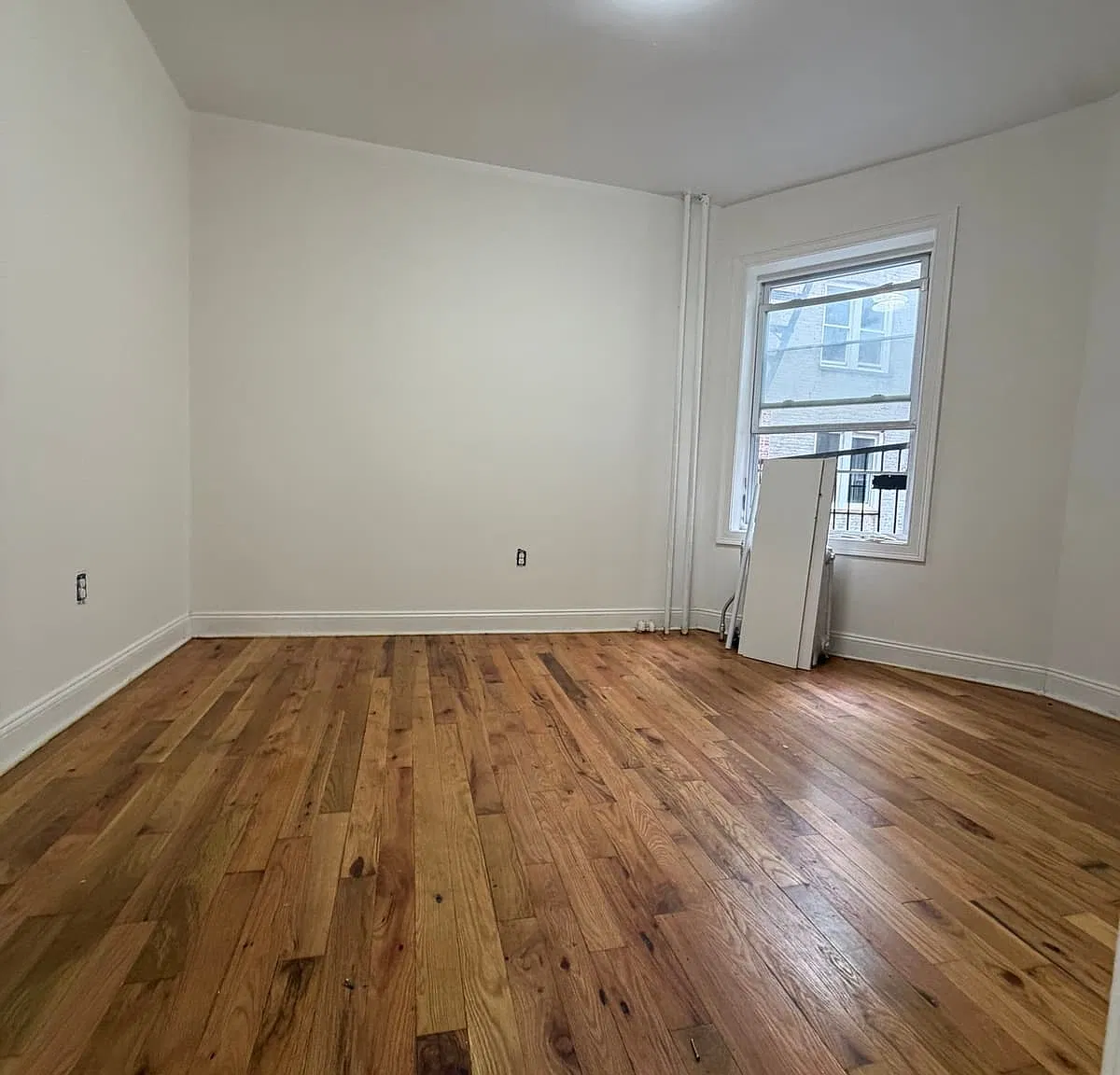 3 bed, 1000 sqft, $2,350 — Photo 4