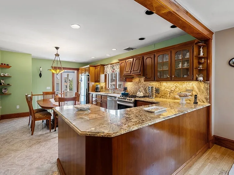 48 Chandler St #48 — Photo 3