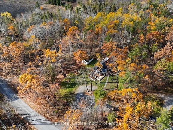 3rd image of 686 Coon Lake Rd