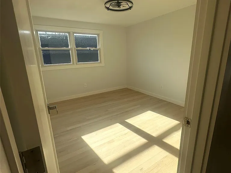 557 E Hudson St — Photo 9