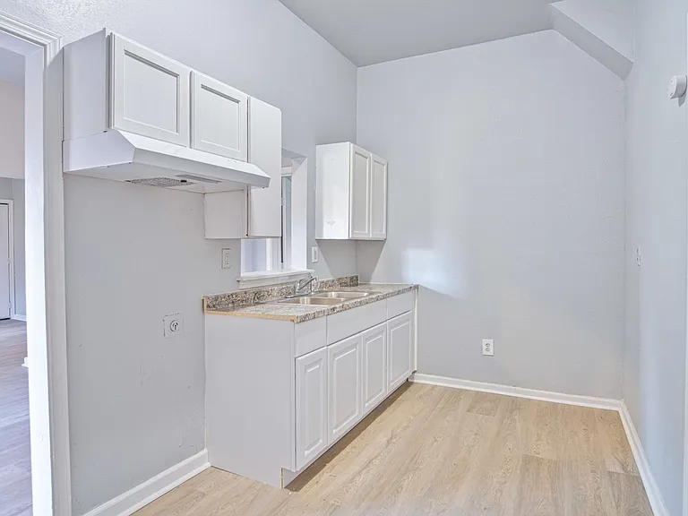 318 Vine St — Photo 18