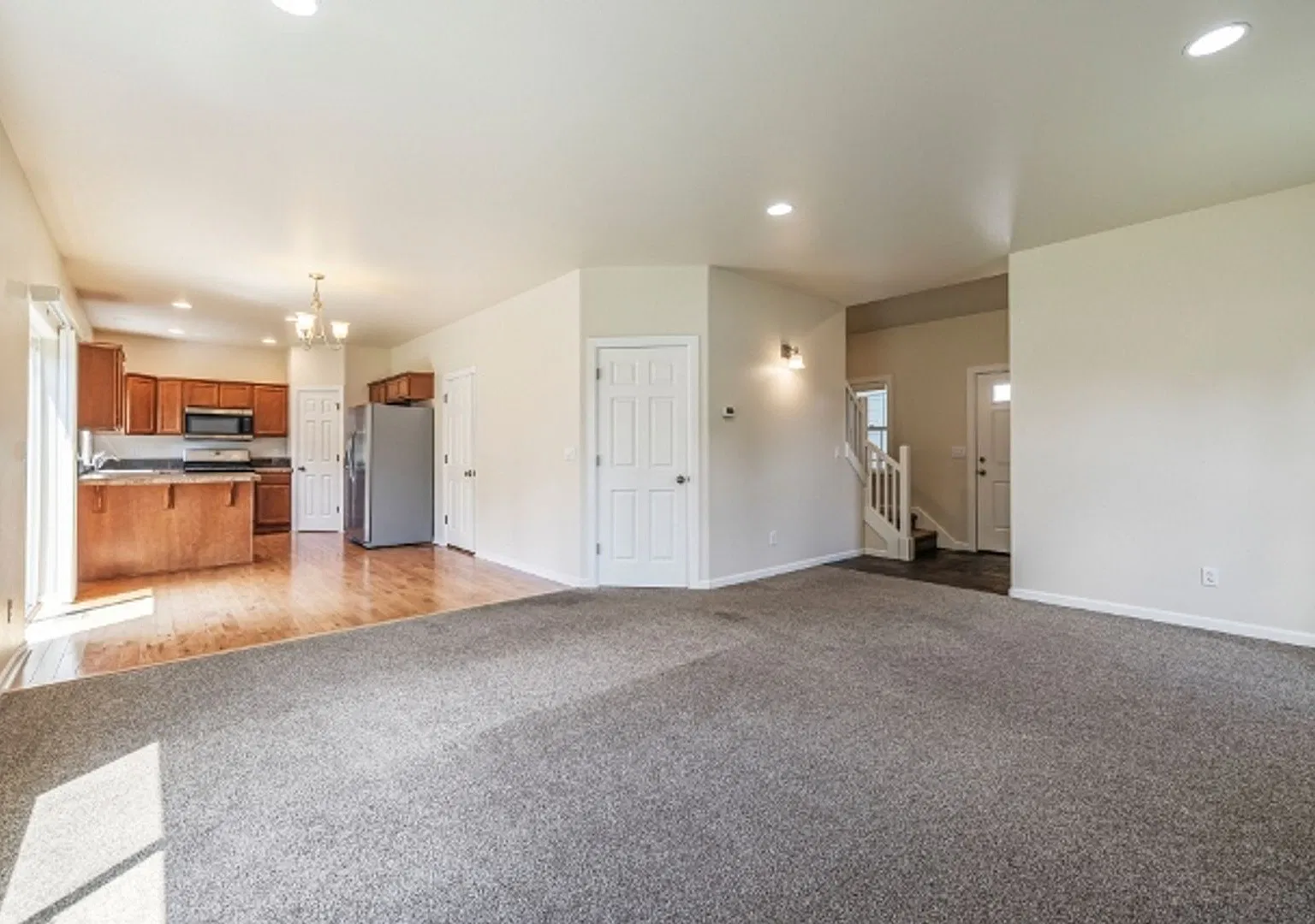 Great home in newer subdivision — Photo 3