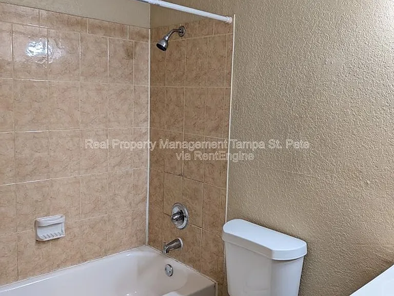 8429 N 39th St #3 — Photo 14