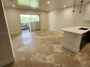 7477 SW 82nd St APT C320, Miami, FL 33143