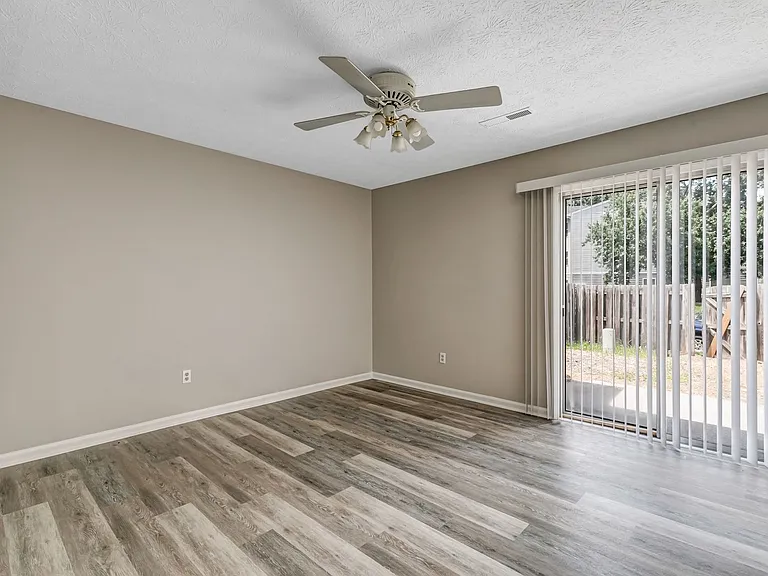 105 Beacon Way — Photo 11