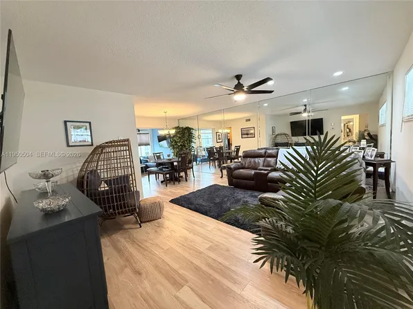 18 Colonial Club Dr APT 202, Boynton Beach, FL 33435