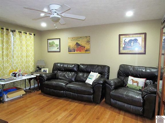 3rd image of 283 Meadowbrook Dr