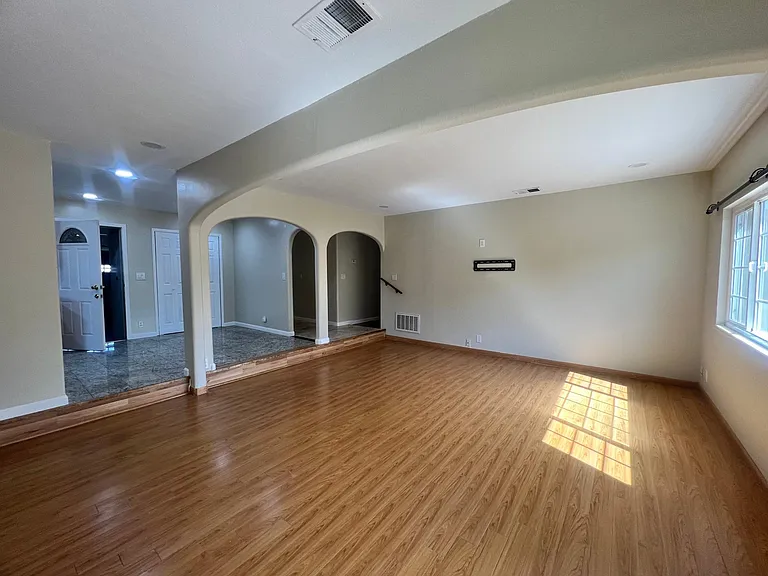 34833 Warwick Ct — Photo 8