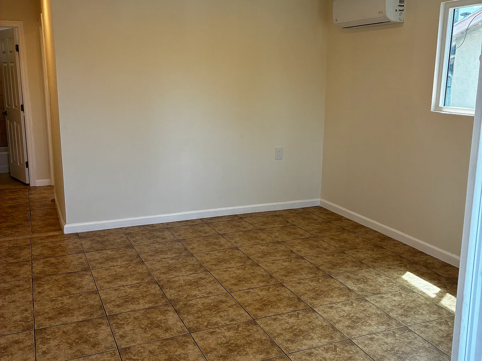 2 bed, 733 sqft, $2,800 — Photo 1