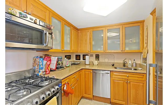 Rented by Douglas Elliman | media 13