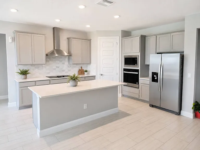 6345 NW Cloverdale Ave — Photo 8