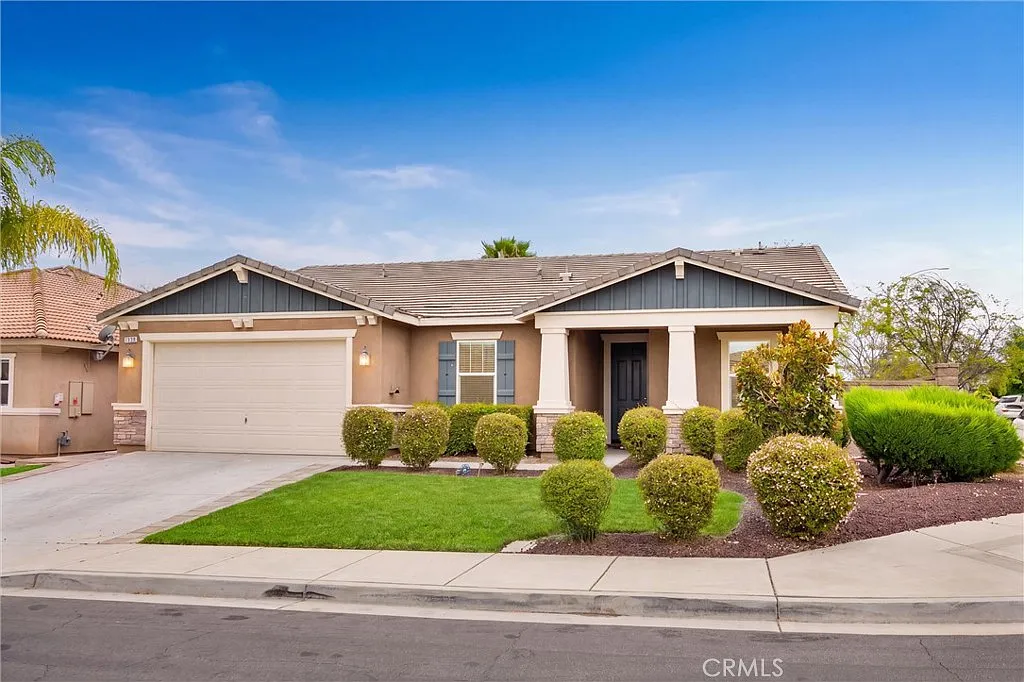 5 bed, 2.5 bath, 2189 sqft, $3,500 — Photo 1