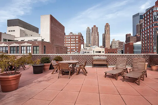 Rented by Cooper & Cooper Real Estate | media 18