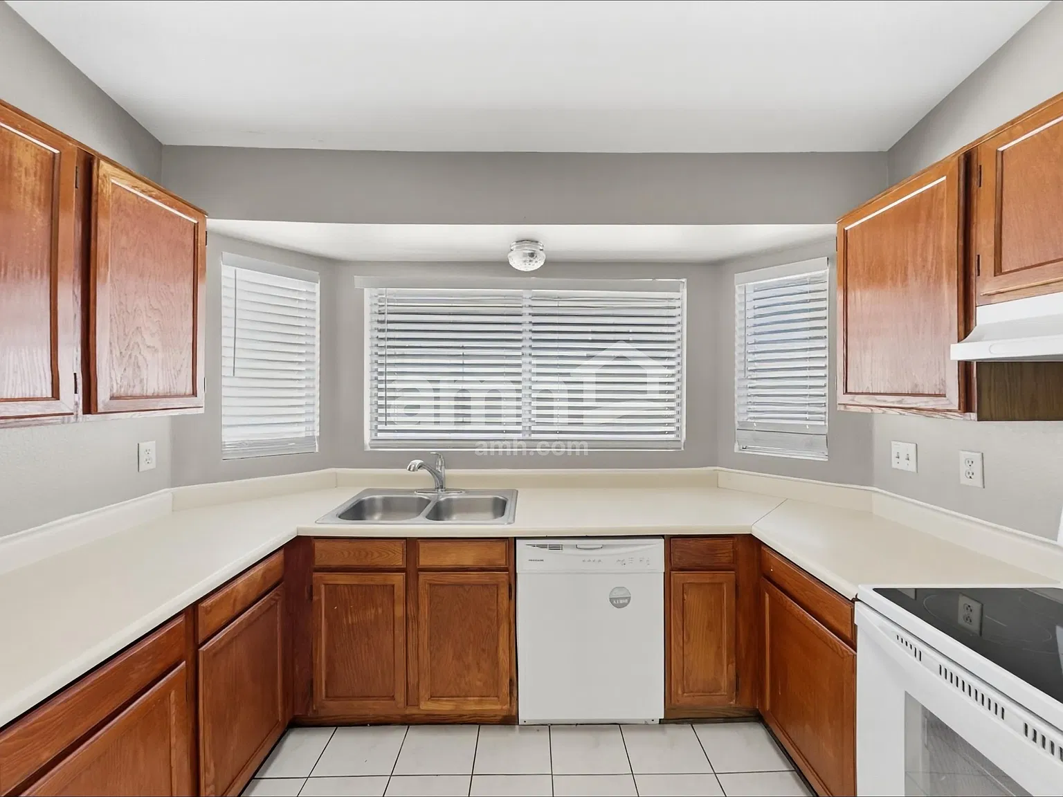 3 bed, 2.0 bath, 1193 sqft, $1,800 — Photo 3