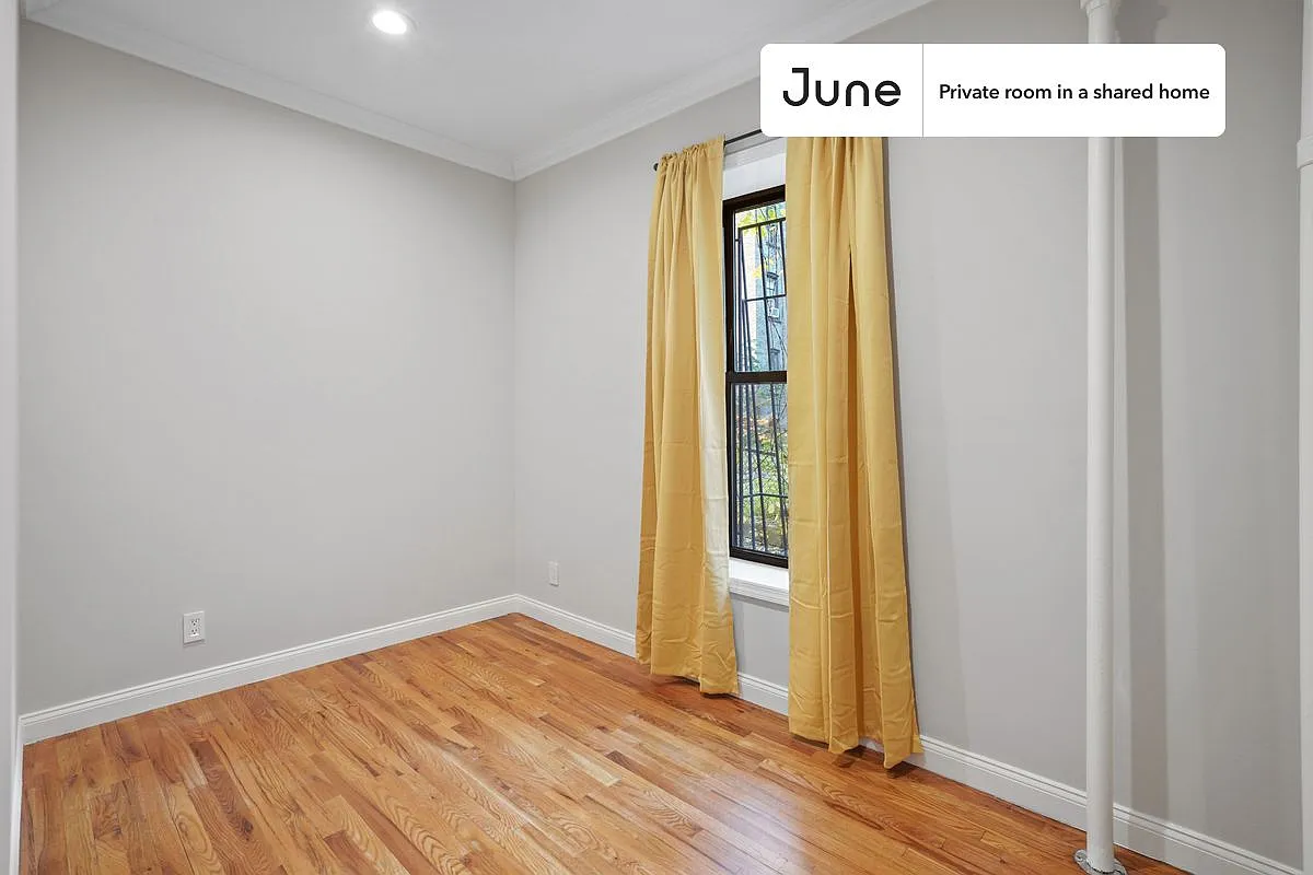 Full bedroom in 3 bed/1 bath home in Hamilton Heights #795 C — Photo 2