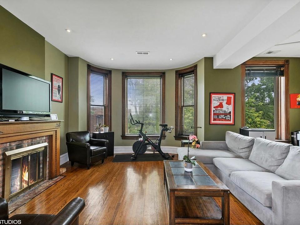 1st image of 944 N Hoyne Ave #3