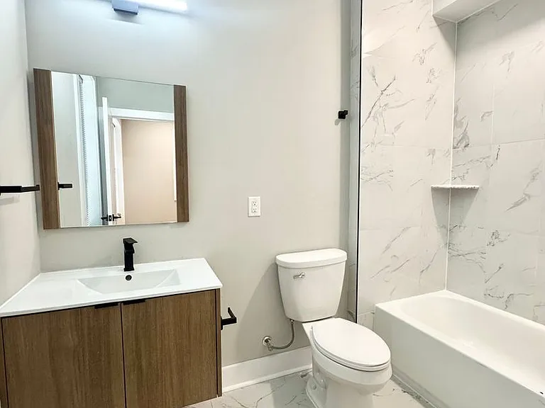 Gorgeous New Diamond St Construction Boasting Luxury Finishes — Photo 39