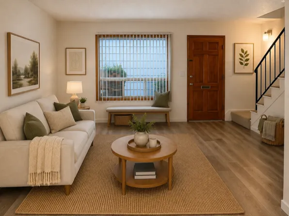 Cozy 2 bedroom, 1 bathroom apt near Downtown Milwaukie. Discounted rent for the first 2 months!, 9725 SE 43rd Ave, Portland, OR 97222