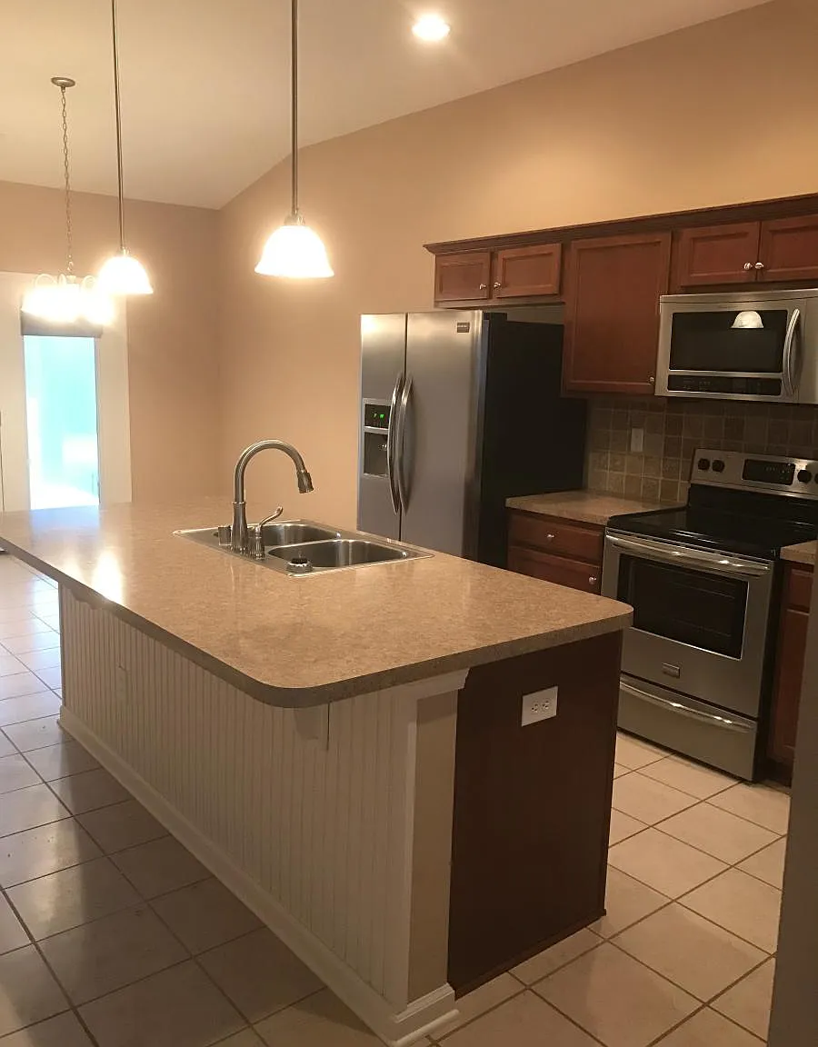 3 bed, 1442 sqft, $1,995 — Photo 3