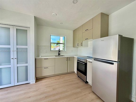 4th image of 101 SW 4th Ave