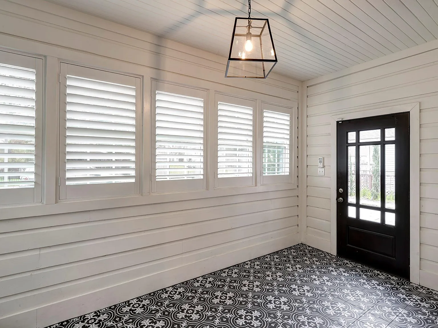 3 bed, 2.0 bath, 2018 sqft, $3,300 — Photo 2