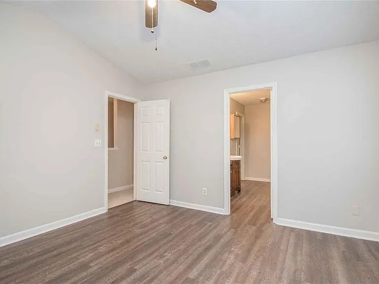 1560 Red Briar Way — Photo 8